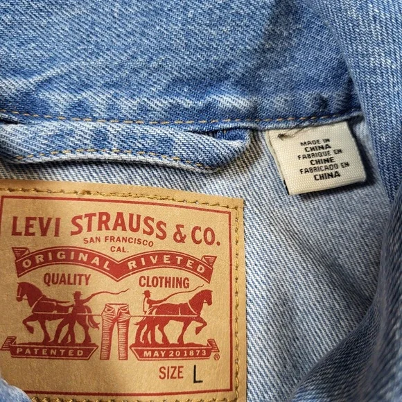 Levi Strauss & Co Womens Light Wash Denim Trucker Jacket Floral Eyelet Size L - Picture 7 of 9